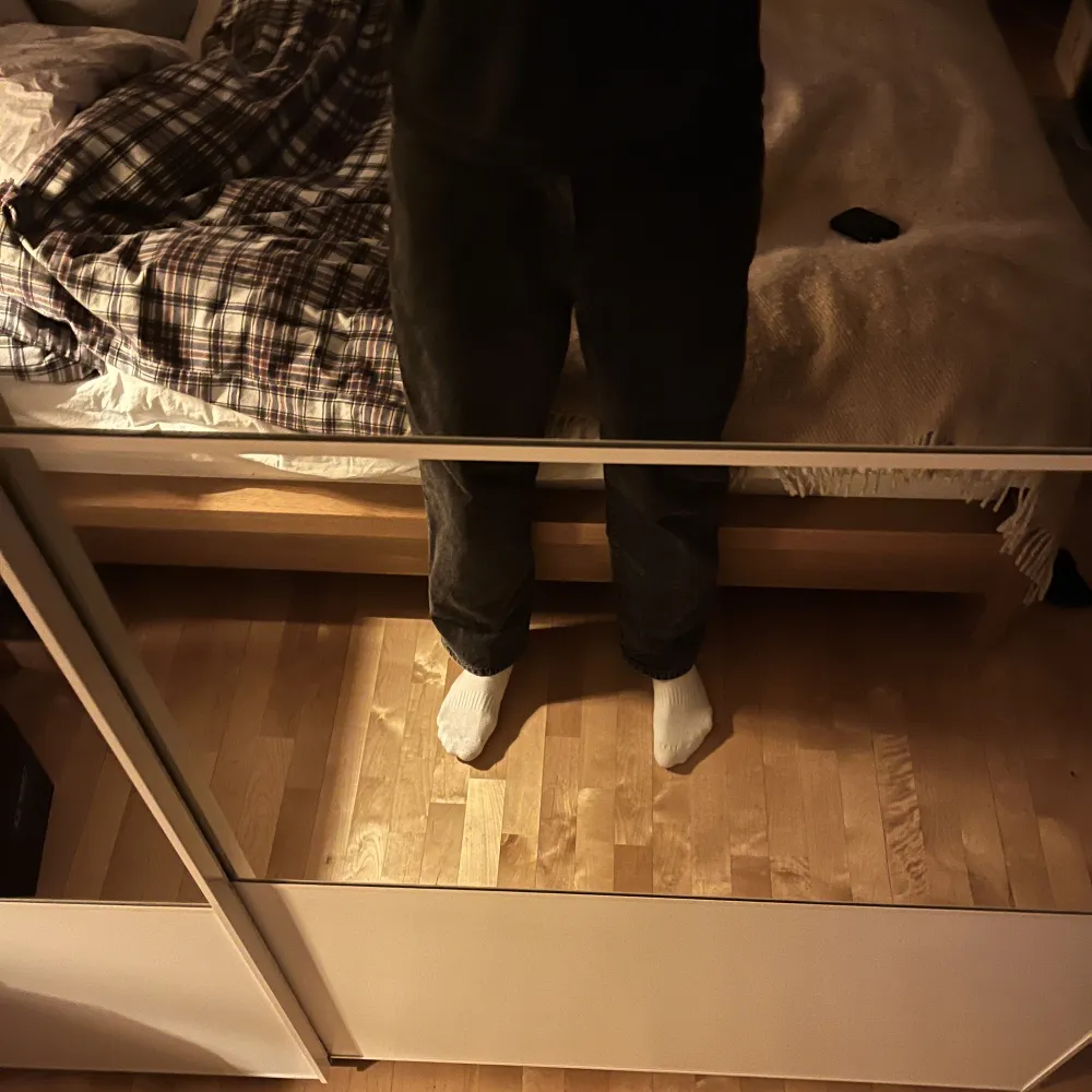 Jag säljer mina stussy jeans som jag köpte i somras då de knappt används alls. De är storlek 32 och är lite för korta för mig som är 192cm lång. Kom gärna med prisförslag men tar inte emot något under 600kr!!. Jeans & Byxor.