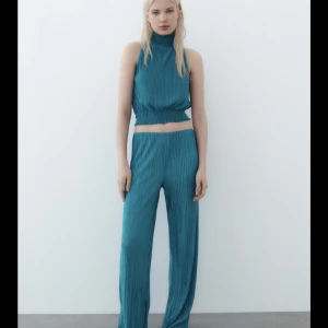 Zara topp - Säljer denna sjukt fina topp då den inte kommer till användning längre💕