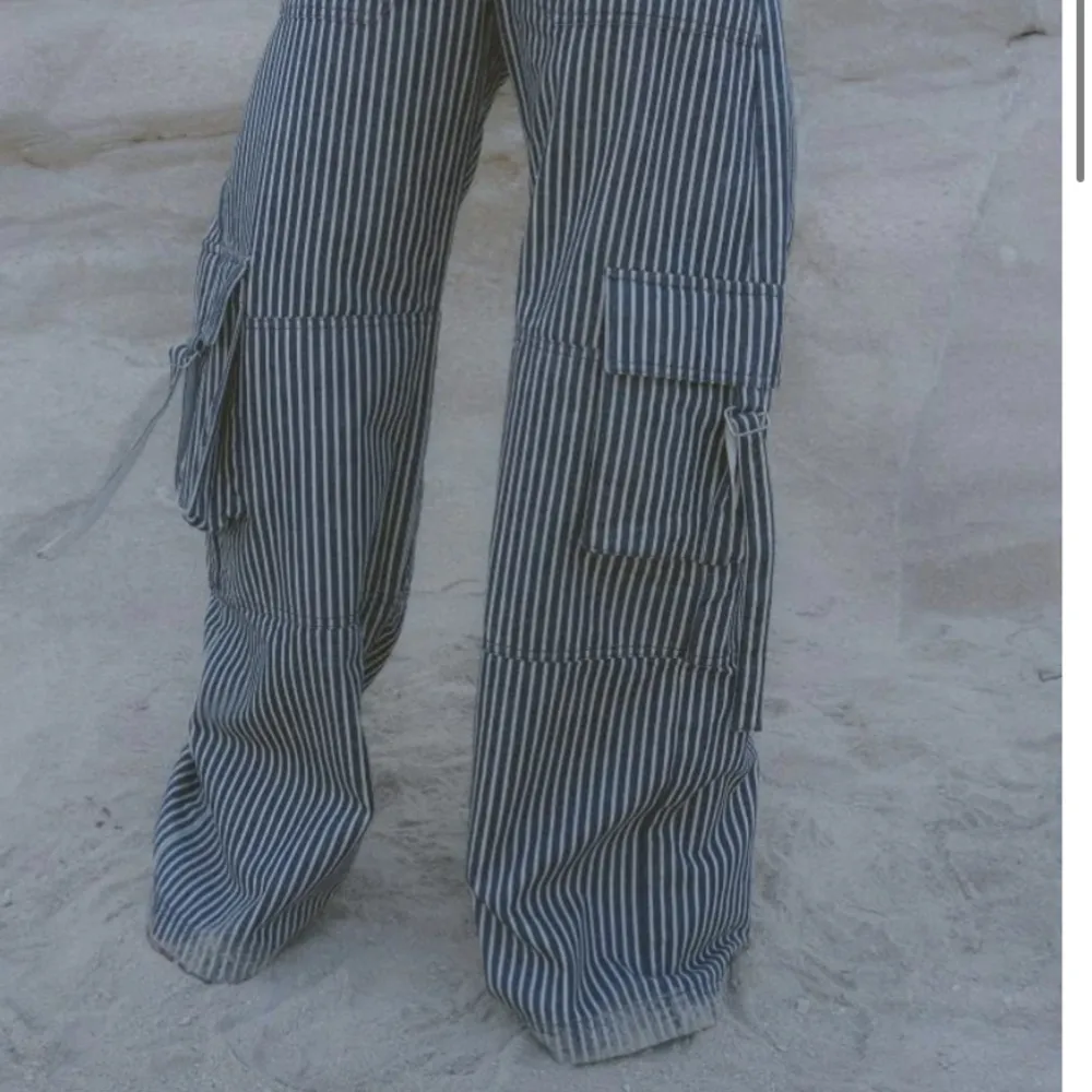 Randiga byxor, liknar de från arakii men är från det austlienska märket supré. Andra bilden är lånad! Blå och vitrandiga. Jeans & Byxor.