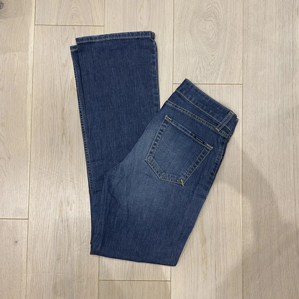 midja 84 cm innerben 80 cm ja e 170 för referens . Jeans & Byxor.