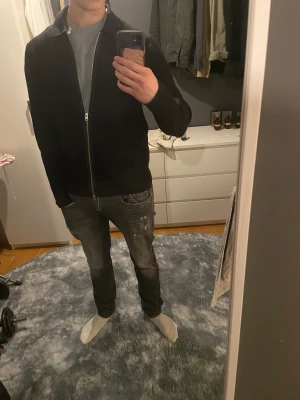 cardigan från samsoe - Säljer nu denna snygg kofta från samsoe som passar perfekt nu för lite kallare tider, säljer då den inte används. köpt för 1 månad sedan på volt för 1400kr och jag har använt den 1 gång