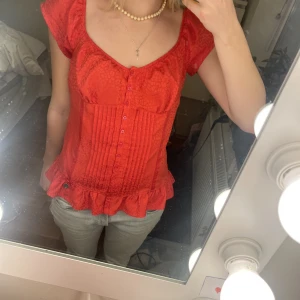 Topp - Denna såå unika topp som tyvär e lite för stor på mig (brukar ha ca S) Och därför har den inte kommit till användning🥰