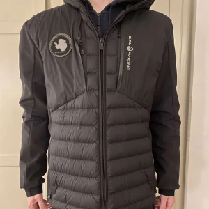 Sail racing jacka  - Säljer den sköna jacka som är i riktigt bra skicka, skriv om du har några funderingar 😁