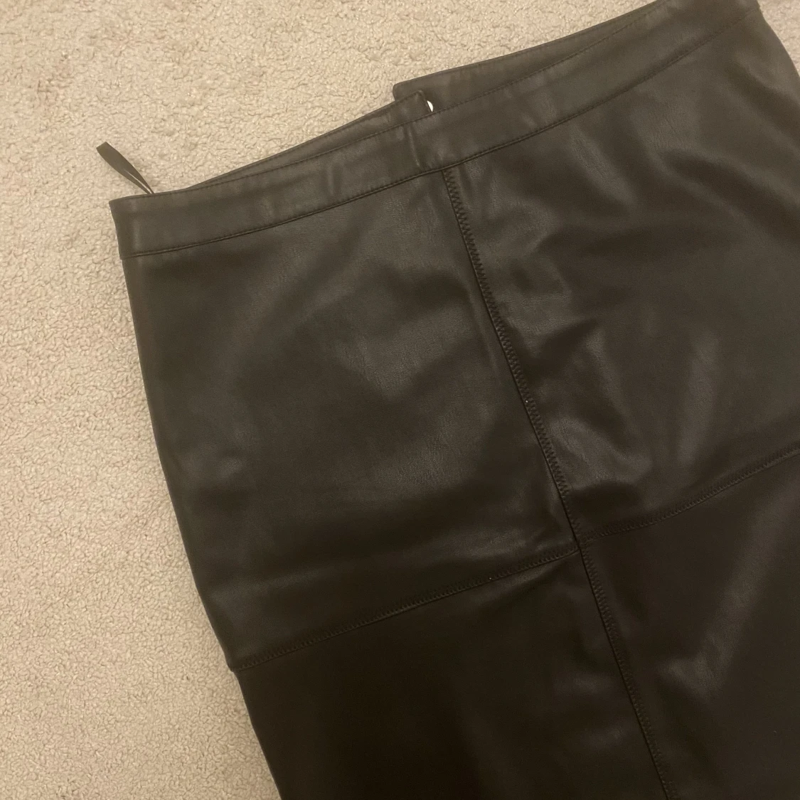 Kjol i PU-läder - 91