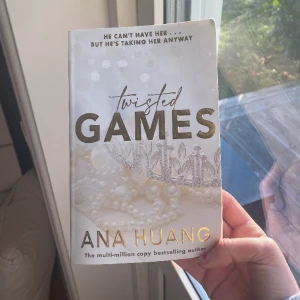 Twisted games av Ana Huang - Säljer denna underbara bok. Lika bra som den första boken av Ana Huang! 