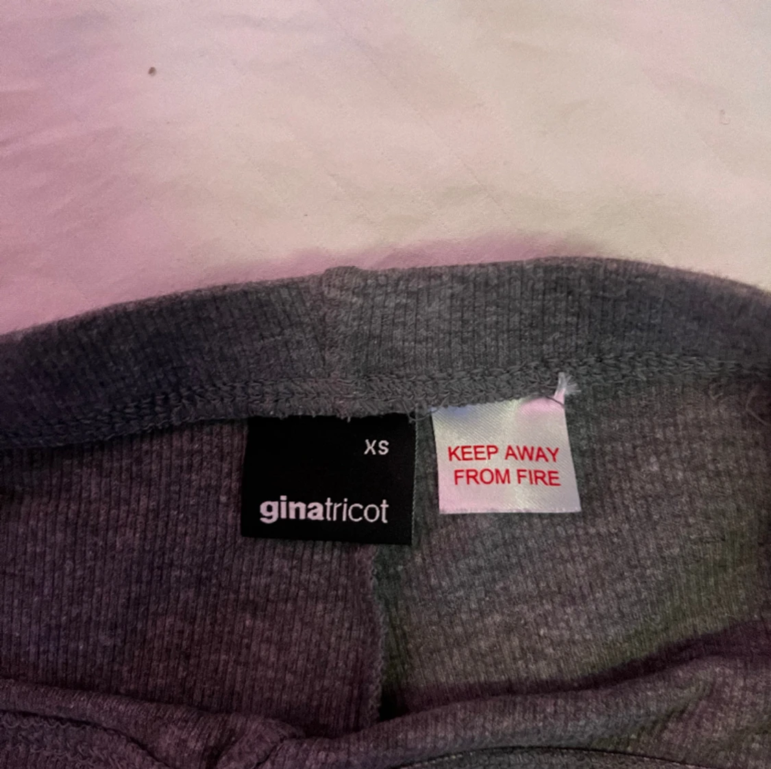 Grå mjukis byxor  - 91