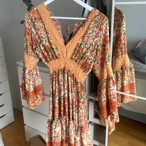 skit snygg sommarklännig - Sommarklänning från spanien storlek S. Med prislapp kvar köpt för 400. Köp för 250