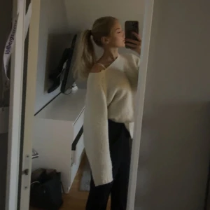 Stickad tröja - Säljer en jättefin stickad tröja🤍