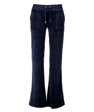 Marinblåa juicy! - Jätte fina juciy byxor i bra skick! Säljer då dom inte passar mig i storlek och jag andvndäder inte dom. Dom är avklippta o uppsydda där bak men det är inget som märks och dom sitter fint på mig som är 160:) ❤️jag är alltid öppen till prisförslag!