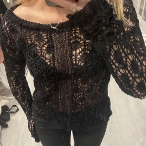 Stickad topp - Jättefin topp/tröja! Köptes second hand men aldrig använd utav mig! 