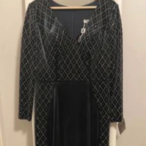 Festklänning - Helt ny festklänning.