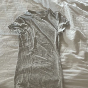 Djerf Avenue  - Säljer denna djerf Avenue tröja i ca för 300kr tror nypriset är 599kr💓