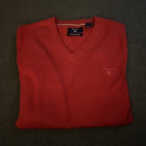 Gant V-ringad bomullströja - Helt oanvänd gant Classic V-ringad bomullströja i storlek small, säljs för att den är för liten