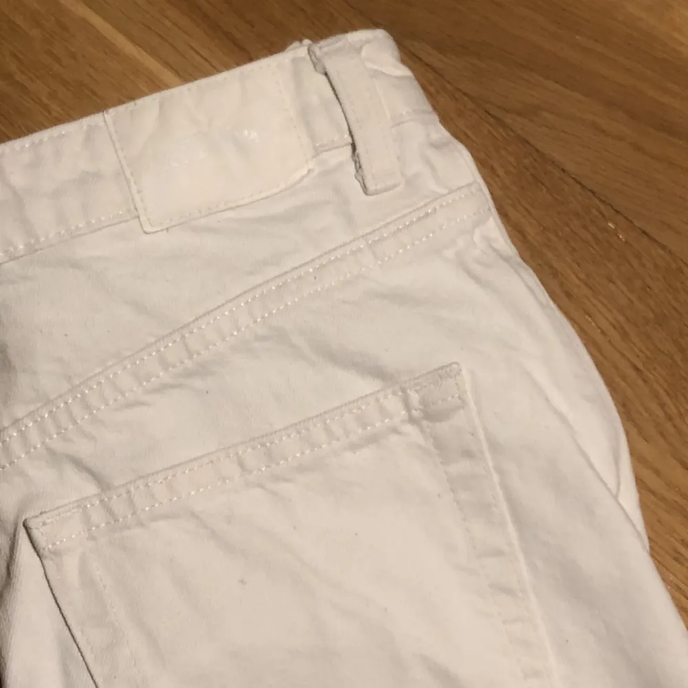 Vita jeans från Weekday. Strl W26 L30. Jeans & Byxor.