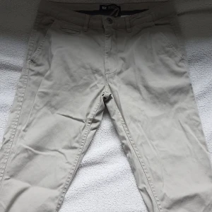 Beiga Jeans/chinos - Spontanköp på pingstkyrkan som aldrig kommit till användning.