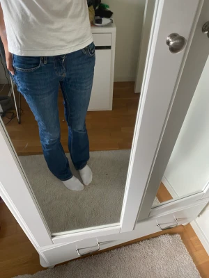 Zara low waist bootcut  - Säjer dessa trendiga Zara jeans som är helt slutsålda.  