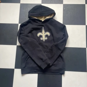 Huvtröja  - Jätte skönt och mjukt material, står xl men skulle säga m/l. Inga defekter🙌