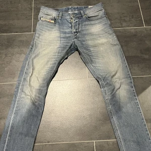 Diesel jeans slim carrot  - Hej, jag säljer mina oandvända disel jeans.