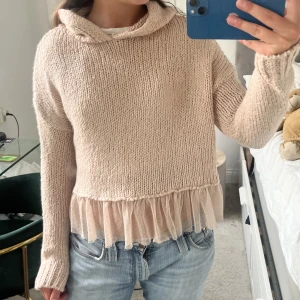 Stickad hoodie!  - Så snygg stickad hoodie med spetskant!!