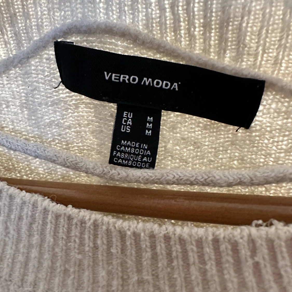 Stickad vit tröja - 91