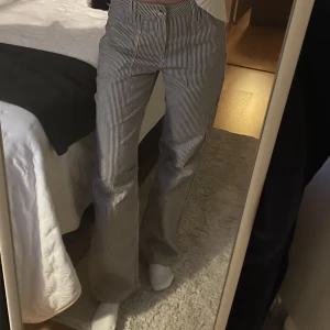 Cargobyxa - Cargobyxa från bershka i storlek 36. Endast använda en gång så fint skick