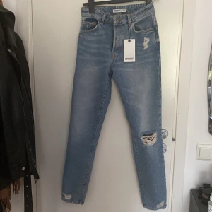 Ripped jeans  - Oanvänd från zara 