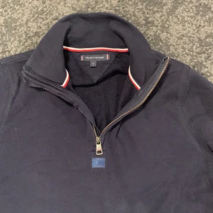 Half zip, Tommy hilfiger - Snygg half zip, i bra skick