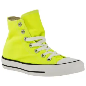 Helt nya, oanvända Converse i storlek 36. Skorna är i färgen ”Electric Yellow”, se bild 1 för bättre bild på färgen. Original skokartong medföljer givetvis! Nypris 799kr.