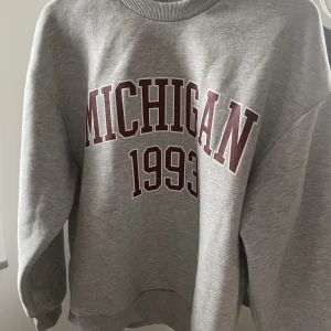 Tröja - Säljer denna då den inte kommer till användning! 💕 Köparen står för frakt! 