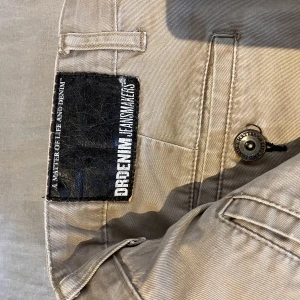 Beiga Jeans - Riktigt snygga och sköna Beiga Jeans från Drdenim. Skön straight passform   Vintage stil som kommer i bra skick! 