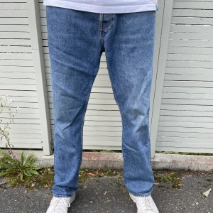 Weekday loose jeans - Loose fit Knappt använda Modell: Space