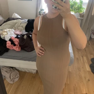 Hm klänning  - Går till anklarna 