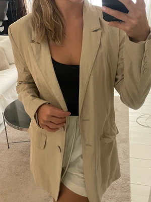 Blazer/kavaj - Fin blazer från Gina, linne material 