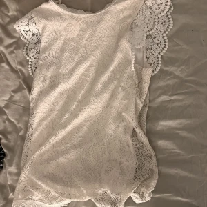 Vila Blus/topp - Blus/topp från vila. Använts 2 ggr. Köptes i somras💕