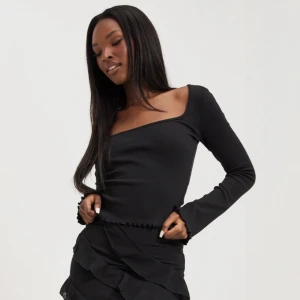 Tröja - Knappt använd Nypris: 349 Skriv för mer bilder eller information 