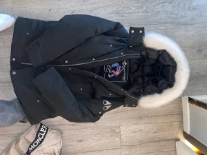 Moose knucklers - Aldrig använt, storlek : L i barnstorlek  ( passar S ) 100% äkta köpt på NK i gbg 