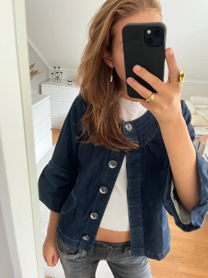 Trekvartsärmad jacka - Säljer denna superfina jackan med trekvartsärm💕