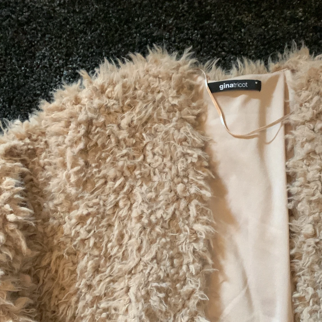 Fluffig jacka/kofta från Gina Tricot  - 91