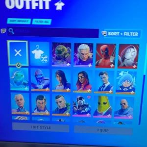 Fortnite konto - Jag har många fler saker men Plick låter mig bara sckika 3 bilder kom privat för fler bilder jag har lagt mellan 700-1000kr på det här kontot kontot har 1050 vbucks 