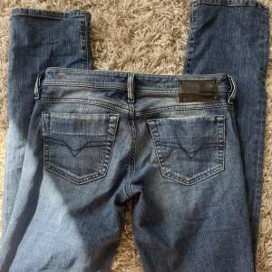 Säljer mina bootcut lågmidjade diesel jeans eftersom de inte längre kommer till användning. Skriv för fler bilder. Köparen står för frakten💕