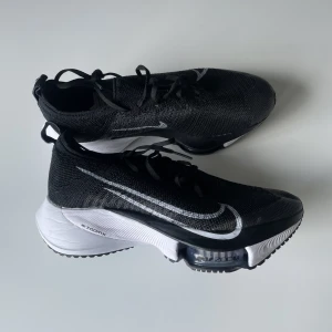 Löpskor Nike  - Löparskor från Nike. Säljes pga för stora. Nypris ca 2.300kr.