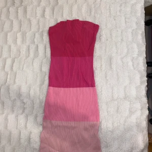 Rosa tub klänning - Rosa tubklänning aldrig använd storlek M 🩷
