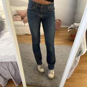 Mörkblåa Crocker jeans. Low Waisted & bootcut. Storlek Xs/s