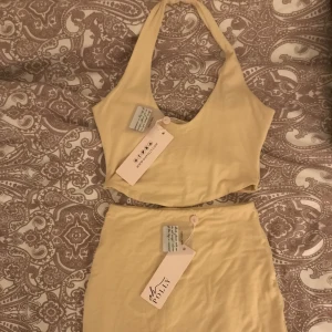 Oh polly halterneck set - Säljer ett helt nytt o oanvänt sett ifrån oh polly i storlek UK 8/US 4/ S.