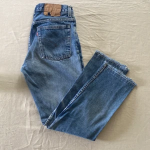 Vintage Levis Jeans - Vintage Levis Jeans. Skulle säga att de passar folk med storlek 36/38 S/M.