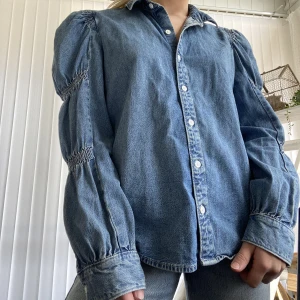 Jeansskjorta Levi’s - Supercool jeansskjorta från Levi’s. Aldrig använd💕