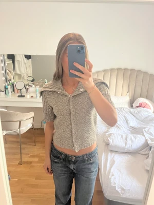 Grå kofta - Säljer denn jätte mysiga gråa koftan❤️