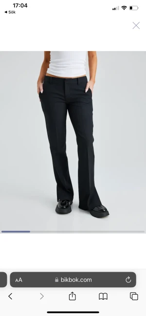 Kostymbyxor  - Säljer mina kostymbyxor från bikbok eftersom att de inte används längre för har köpt nya. De är i stl 40 men sitter bra och lite löst på mig som brukar ha S. 