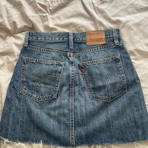 Jeanskjol levis - Fint skick i storlek 25