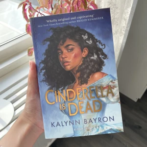 Bok - Säljer en av mina favoritböcker då jag inte använder den mer! I använt skick. Köparen betalar för frakten och katt finns i hem 🏠 